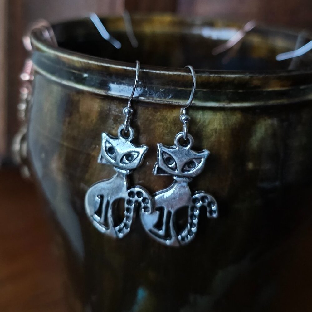 Siamese Cat Earrings NWT